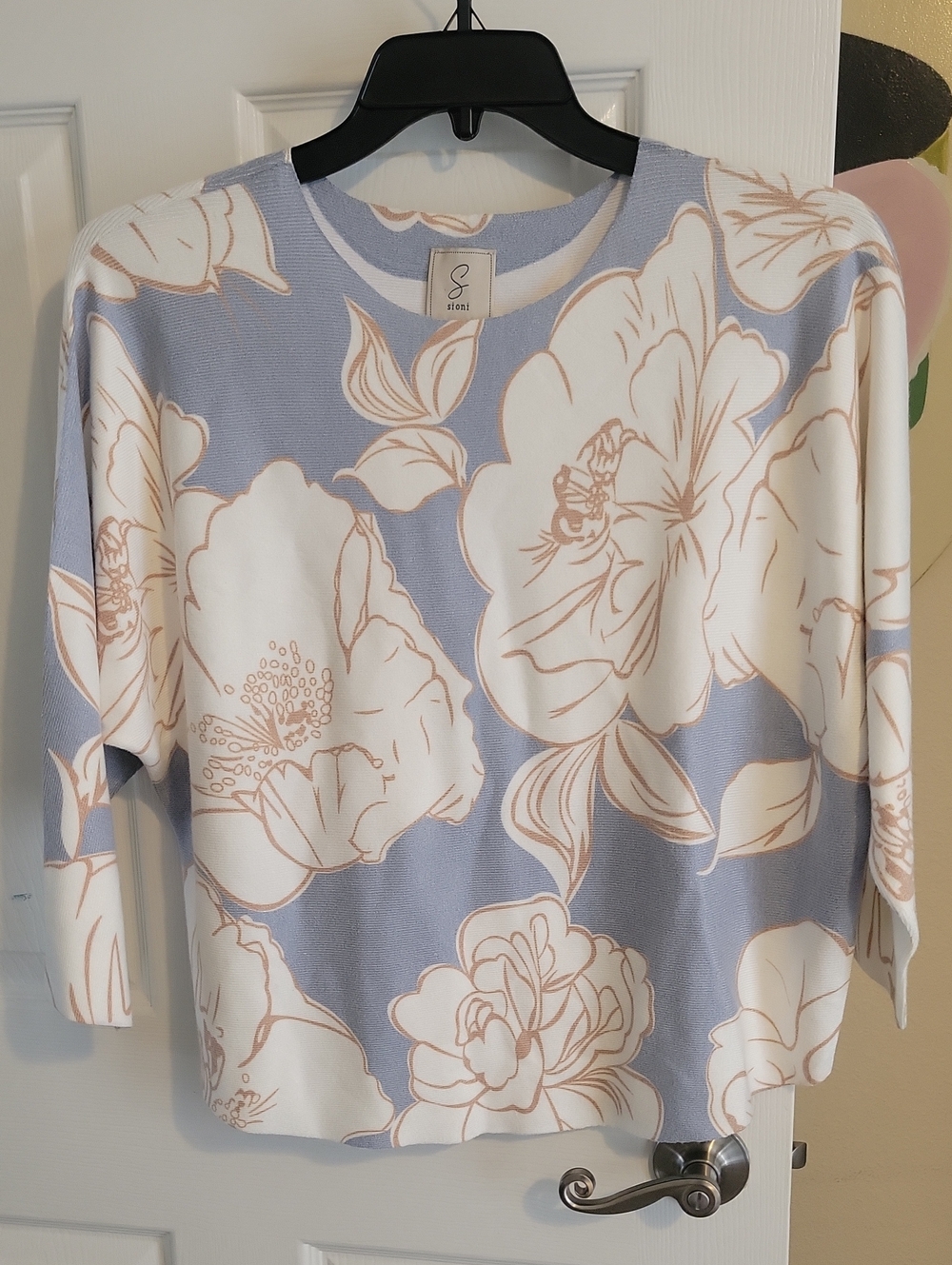 Sioni SzXL Soft Cream and Light Blue Knit Top with Floral Accent Scoop neck